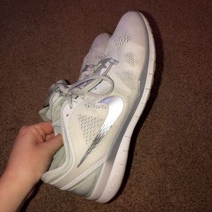 🤩 NIKE free tennis shoes 🤩